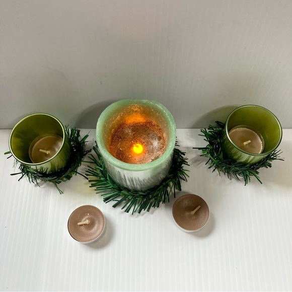 Flameless and Tea Candle Set with Garland 2 Toned Green Candles Set of 5 - Picture 4 of 8